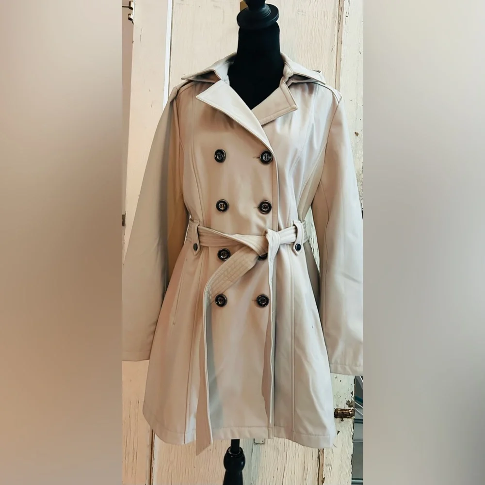 ☔☔Shelby Trech Hooded Raincoat—NWOT☔☔ - Picture 3 of 8